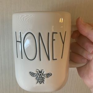 Rae Dunn honey bee mug